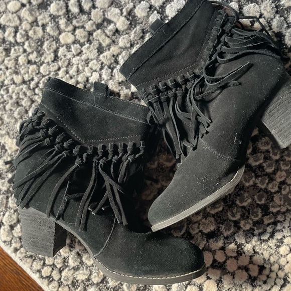 Very gently used suede fringe tassel booties - Picture 1 of 6